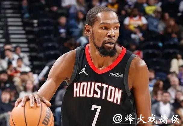 火箭客场108-128惨败快船，哈登下半场爆发风头盖过杜兰特，场上表现完全不是一个级别，两人状态形成鲜明对比引发热议